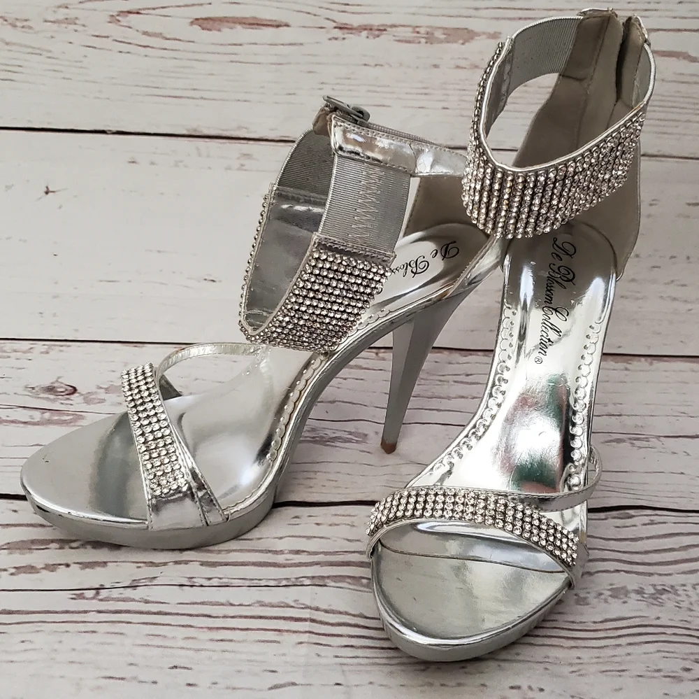 De Blossom Collection women's Beyonz bling ankle strap sandals silver 9
